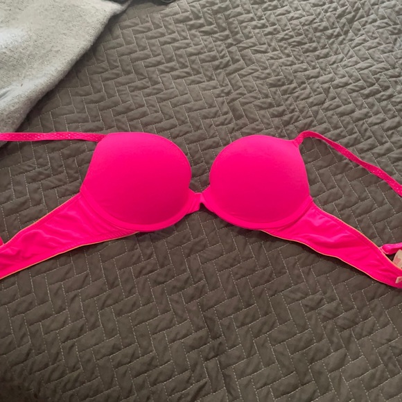 Pink Bra - Picture 1 of 3